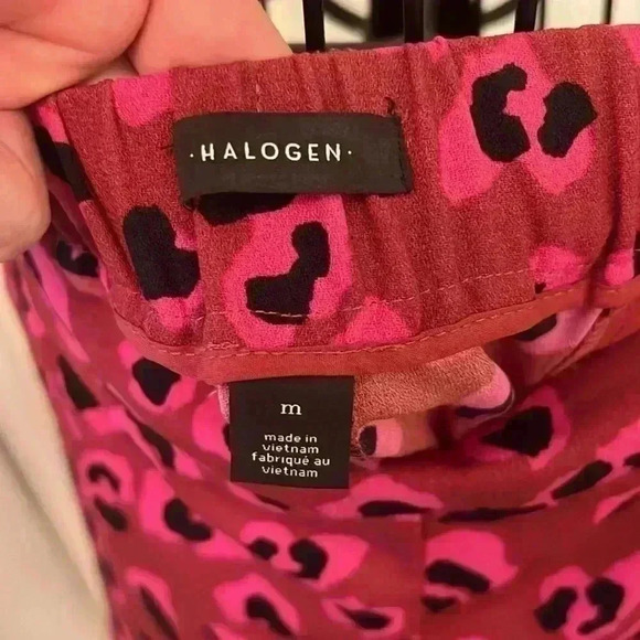 Halogen Womens Dress Shorts Red Pink Animal Print Leopard Pockets Pull On-Sz M - Picture 3 of 7